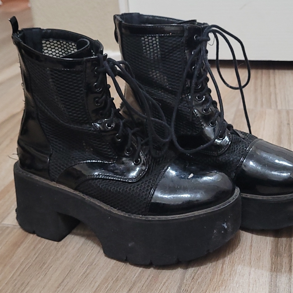 Platform boots